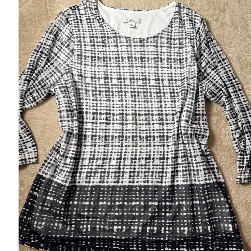 Craft & Barrow Womens Medium Black White Abstract Geometric Mesh Lined Top